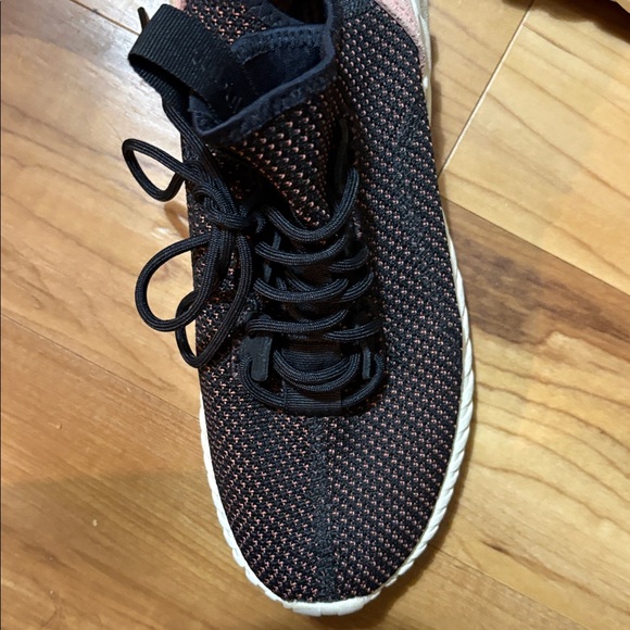 Adidas Women's Sneakers in Pink and Black - Picture 11 of 11